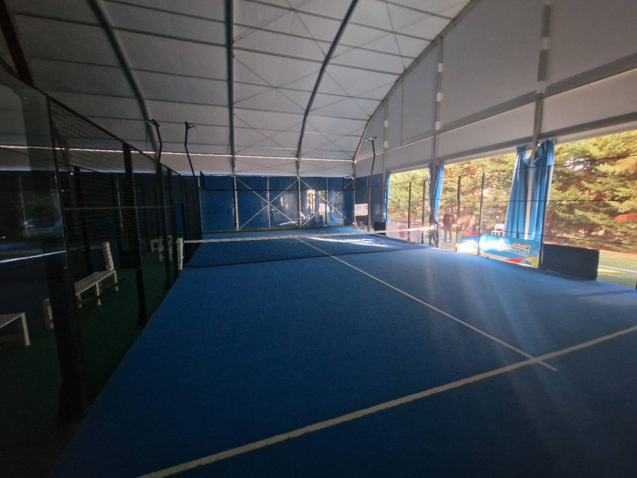 Seconda fotografia reale del campo coperto di Terrarossa, senza tatami